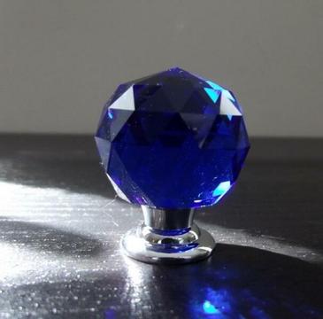 Niebieska gałka kryształowa do mebli