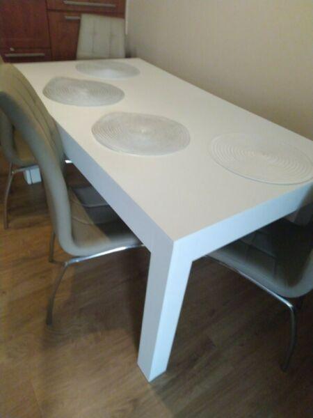 Sprzedam biały stół
