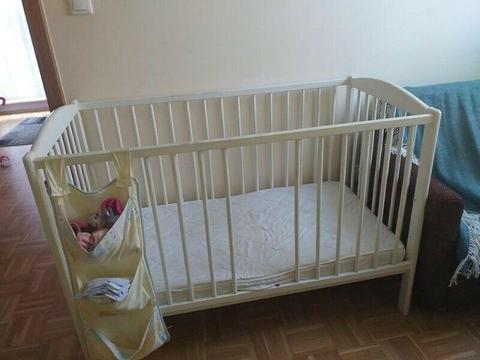 Sprzedam łóżeczko