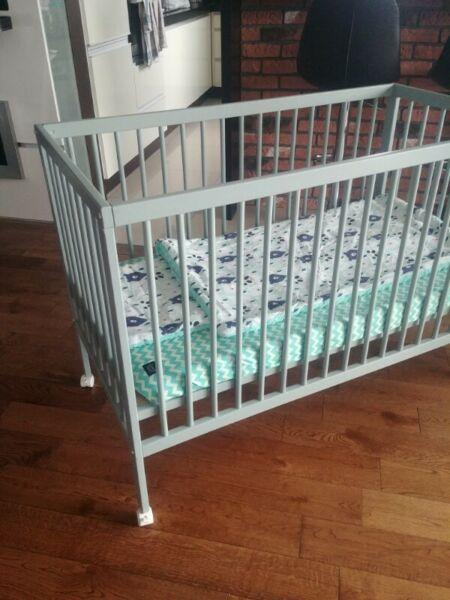 Sprzedam łóżeczko mokee wraz z kompletem pościeli